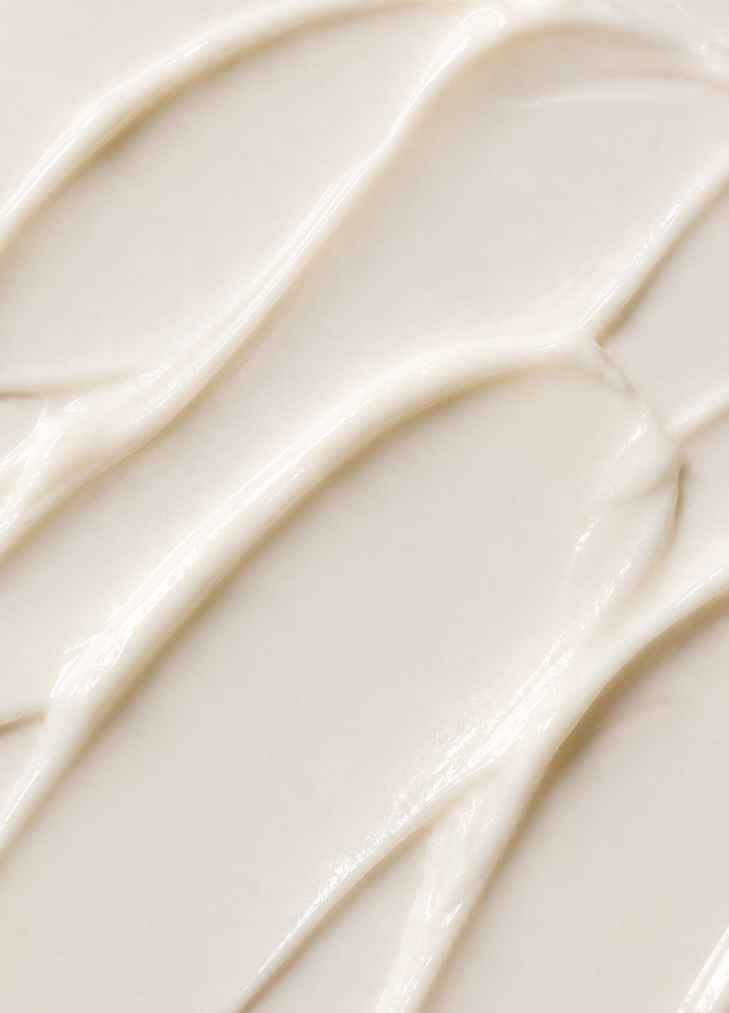 Smooth, creamy white balm texture with a glossy finish, ideal for hydration and soothing.