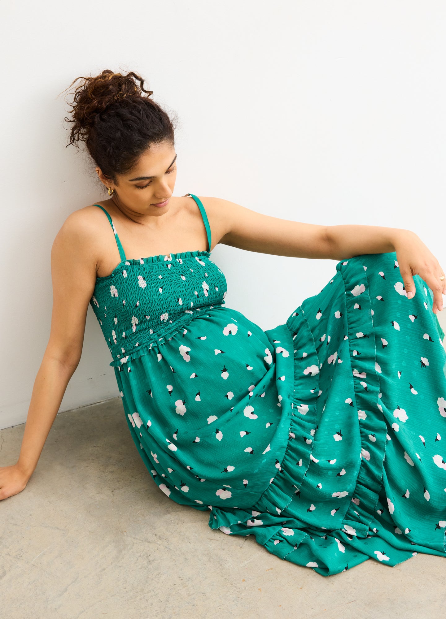 The Dani Dress - Jade green maternity dress with adjustable straps and flowy skirt, ideal for pregnancy and nursing.