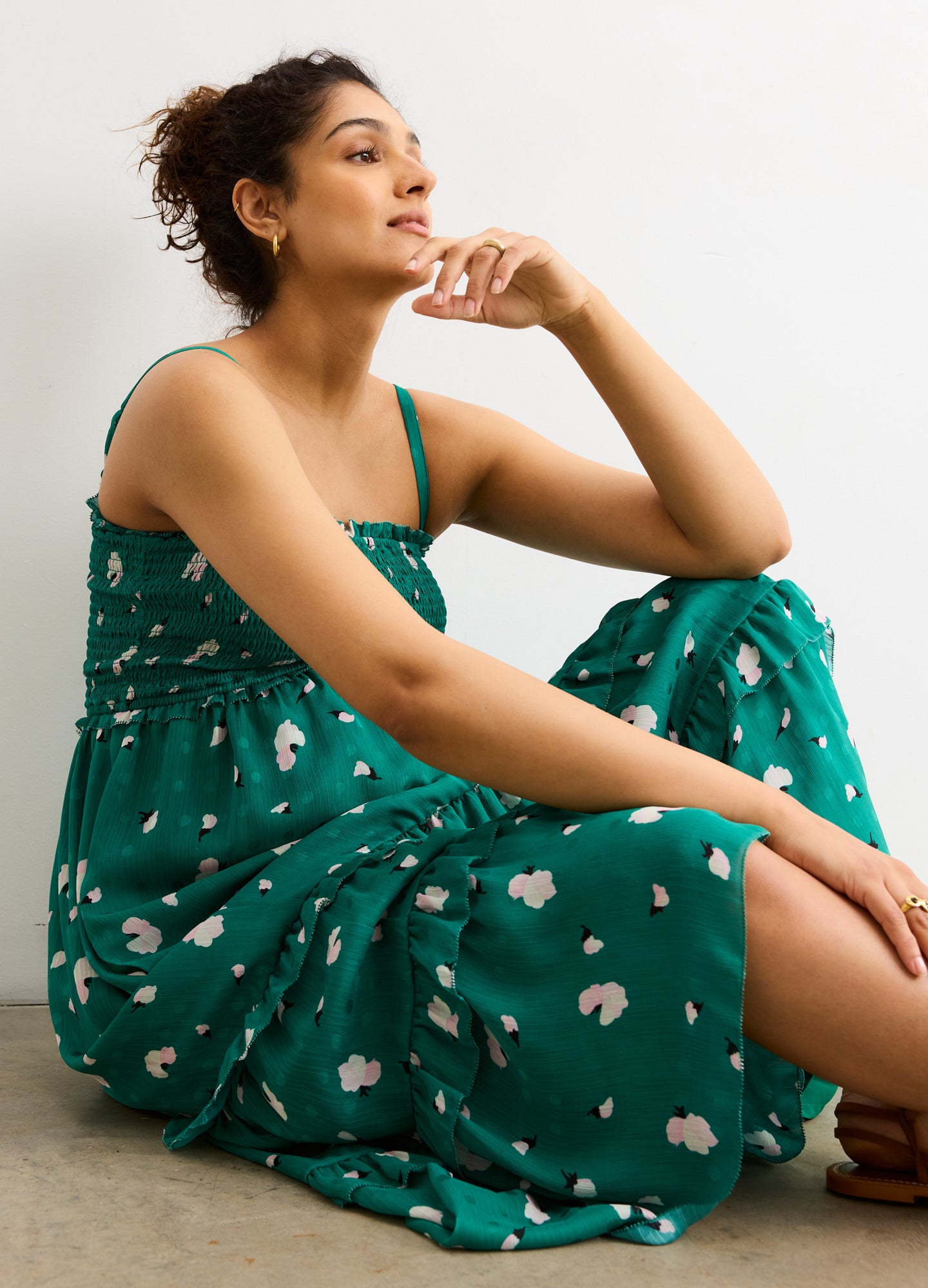 The Dani Dress - Jade green maternity dress with adjustable straps and flowy skirt, ideal for pregnancy and nursing.