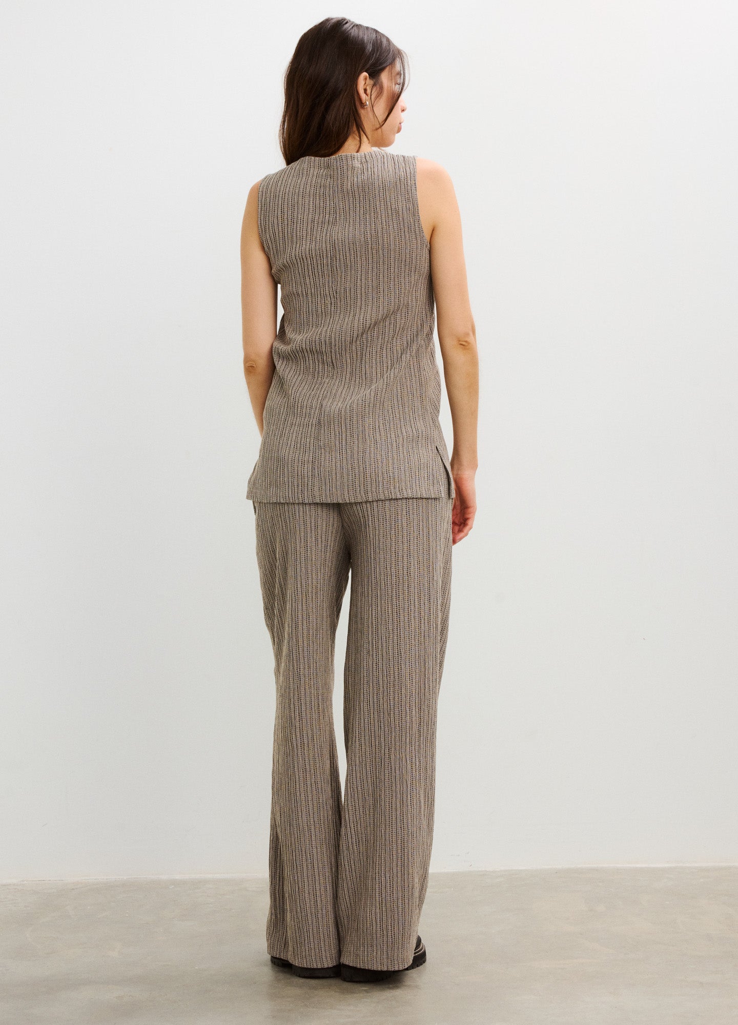 Sleeveless ribbed beige maternity tank top with matching wide-leg pants, soft stretch fabric.