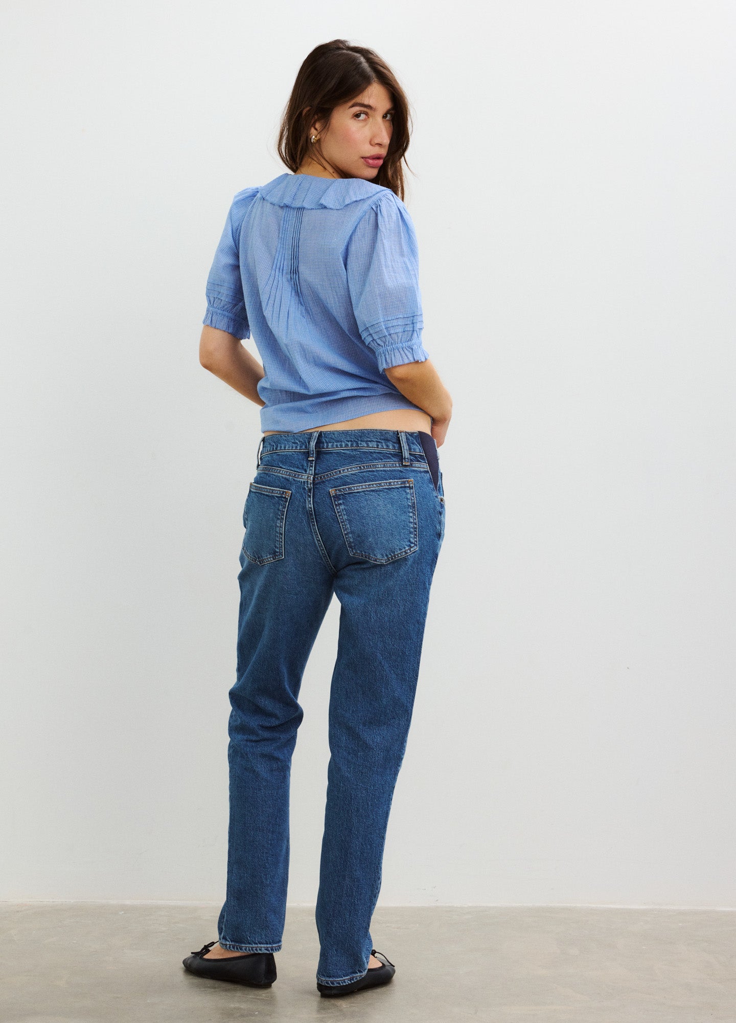 Light blue nursing blouse with short sleeves and a relaxed fit, paired with classic blue jeans.