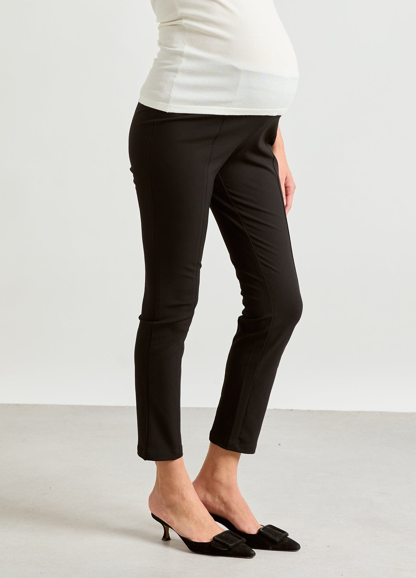 color:black