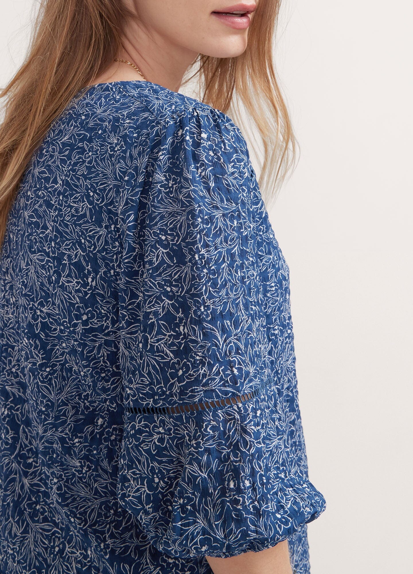 color:blue/white resort floral