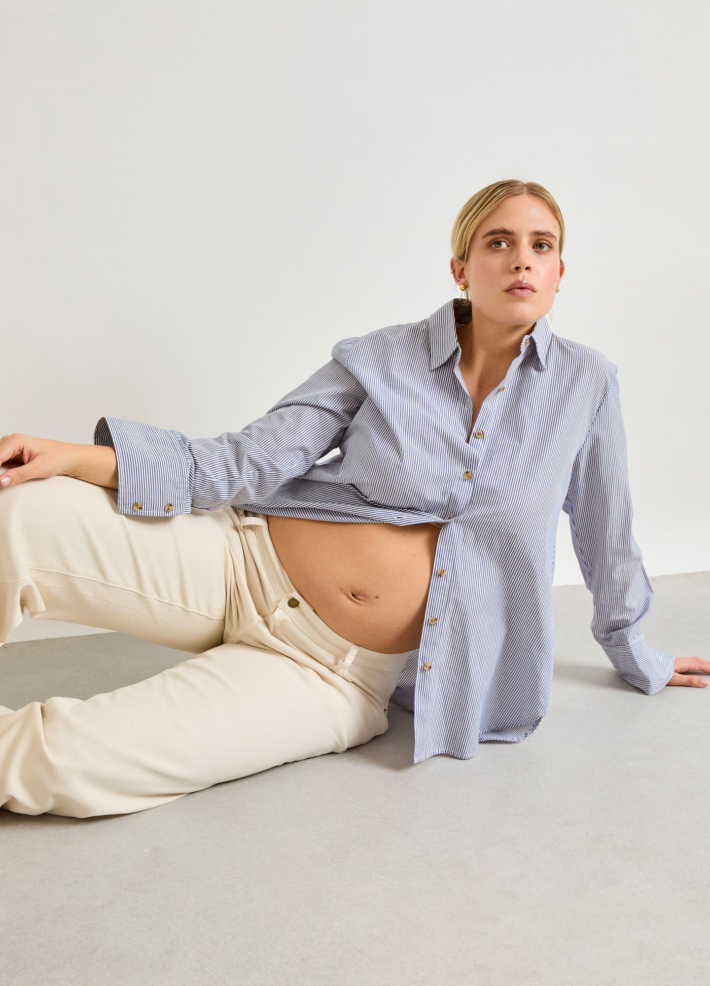 The Relaxed Wide Leg Maternity Jean - Vanilla wide leg maternity jeans with stretchy waistband, styled for pregnancy, nursing, and postpartum comfort.