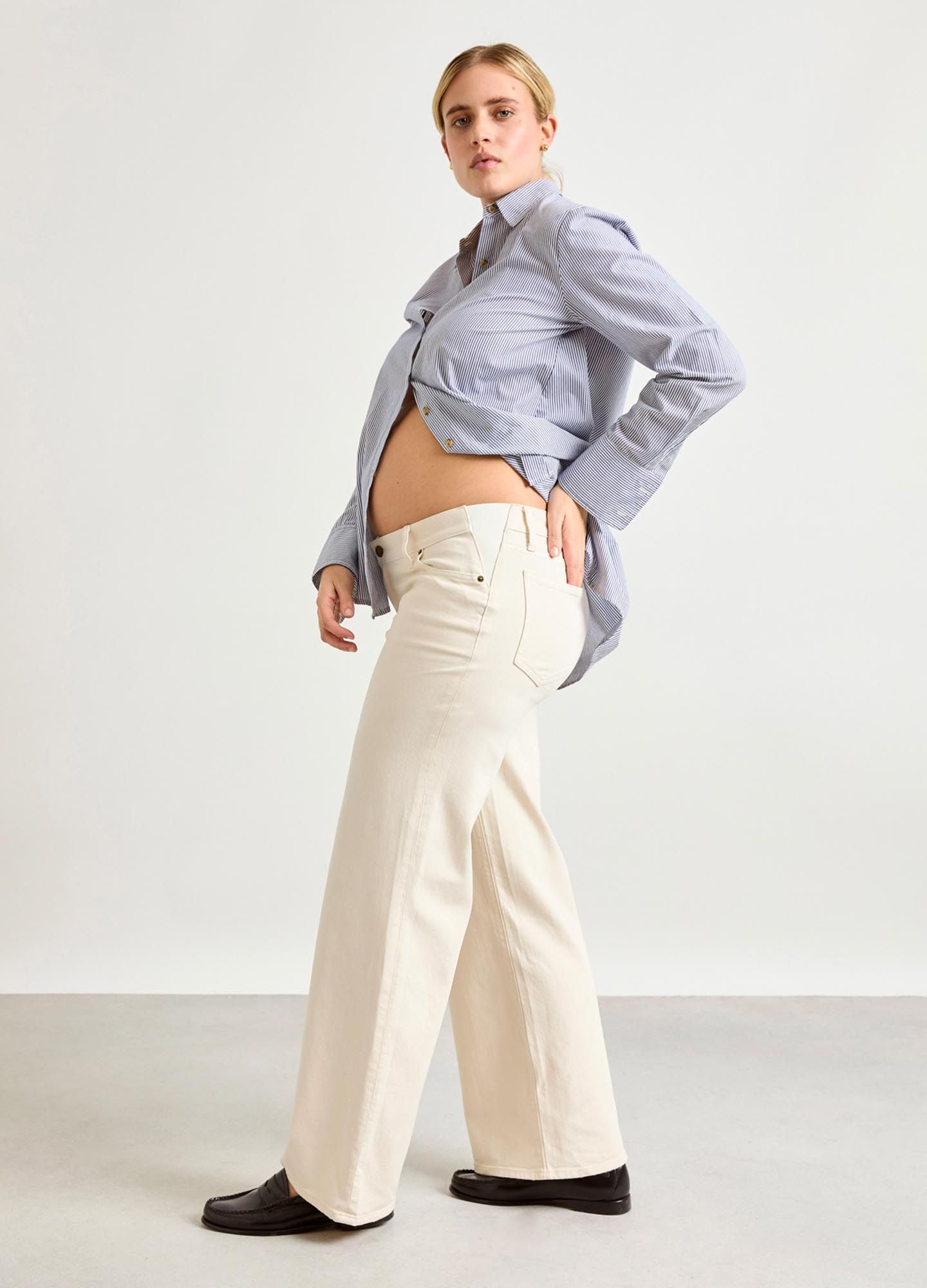 The Relaxed Wide Leg Maternity Jean - Vanilla wide leg maternity jeans with stretchy waistband, styled for pregnancy, nursing, and postpartum comfort.