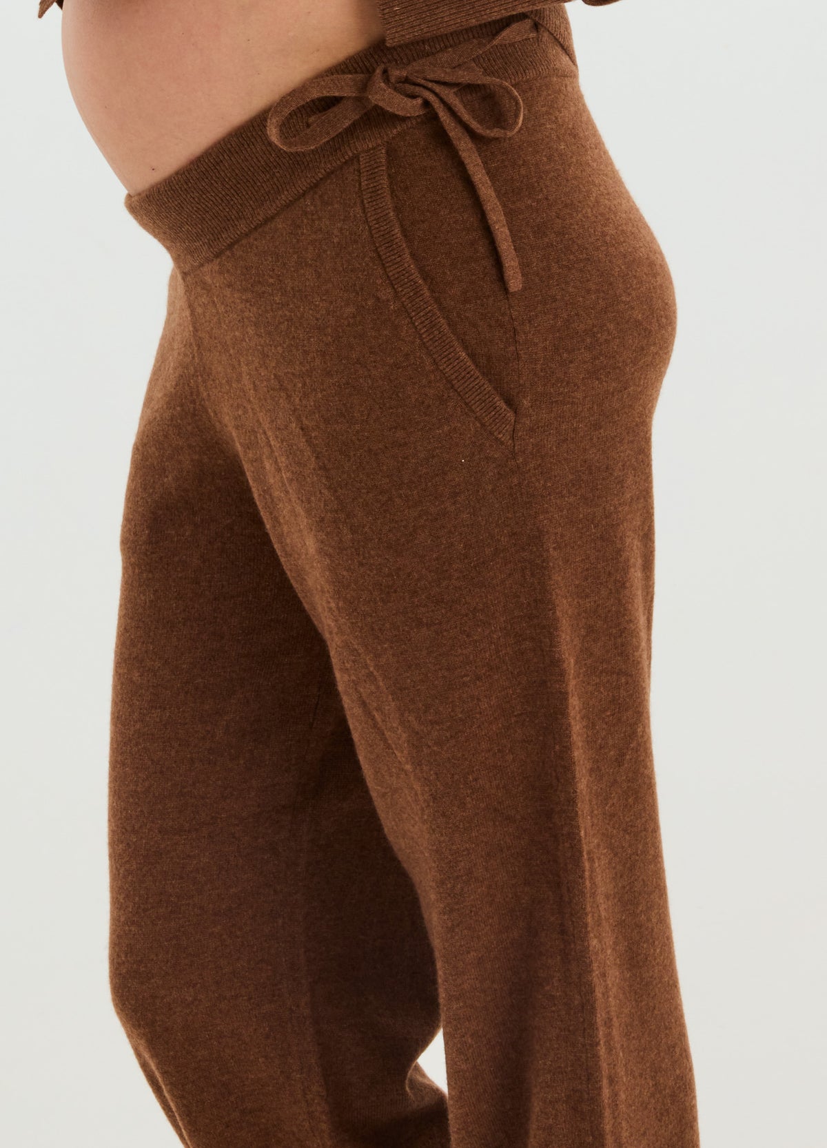 Soft brown cashmere pants with a relaxed fit and adjustable drawstring waistband.