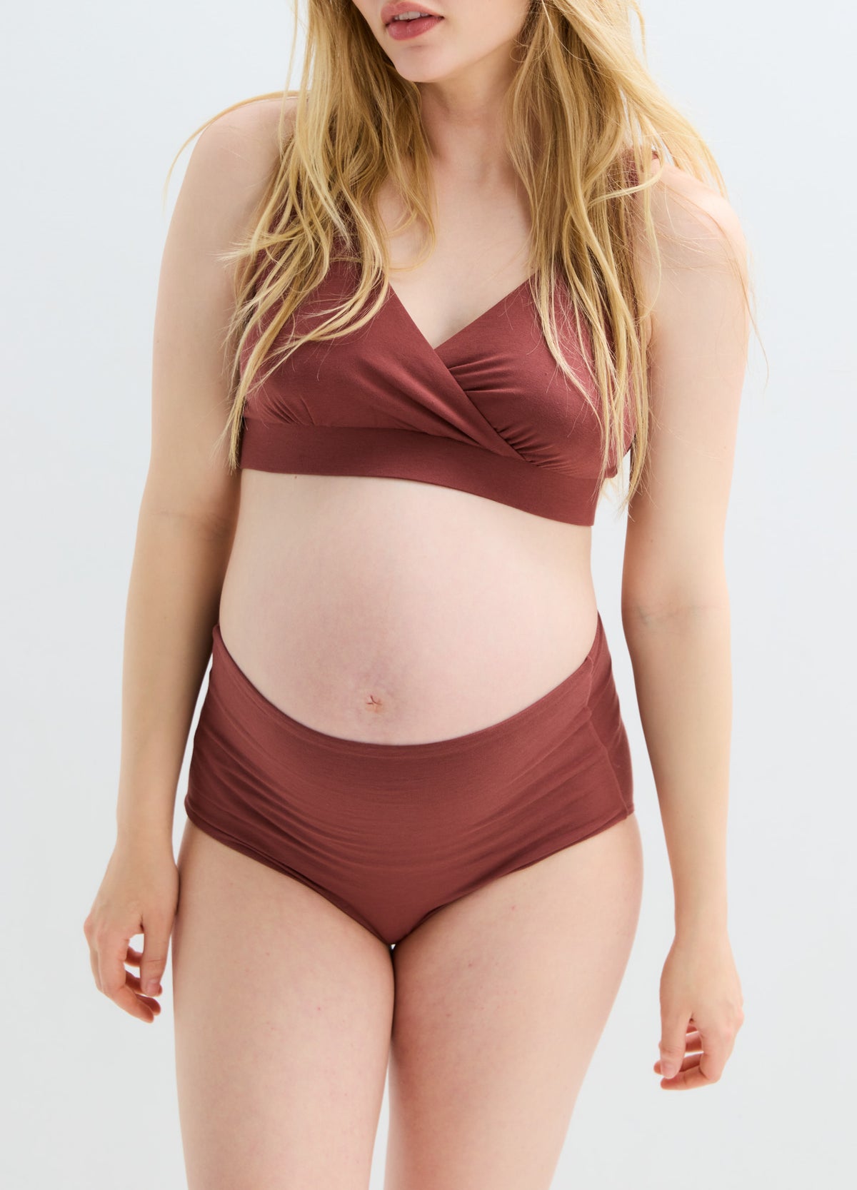 Mauve ribbed high-waisted maternity brief with full tummy coverage and soft stretchy fabric.