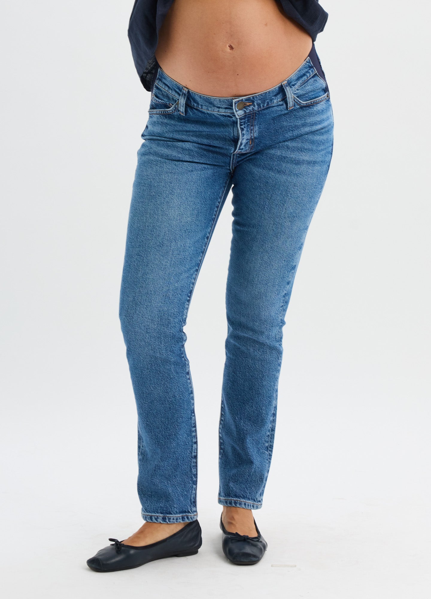 Blue slim-fit maternity jeans with a stretch waistband, tailored for pregnant women.