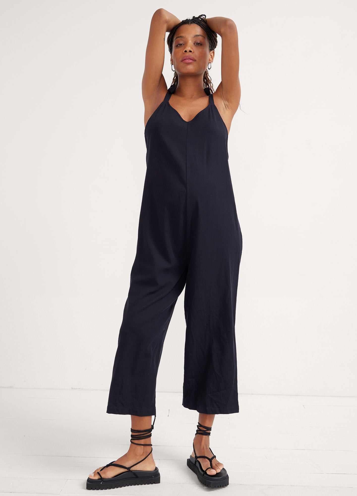 Black sleeveless maternity jumpsuit with a relaxed fit and wide legs, designed for pregnant women.