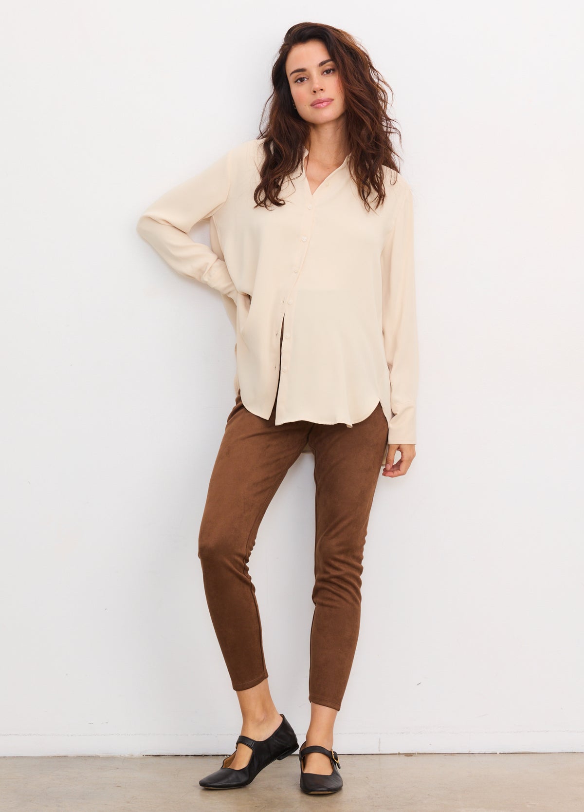 Green vegan stretch suede maternity leggings with slim fit and ankle length.