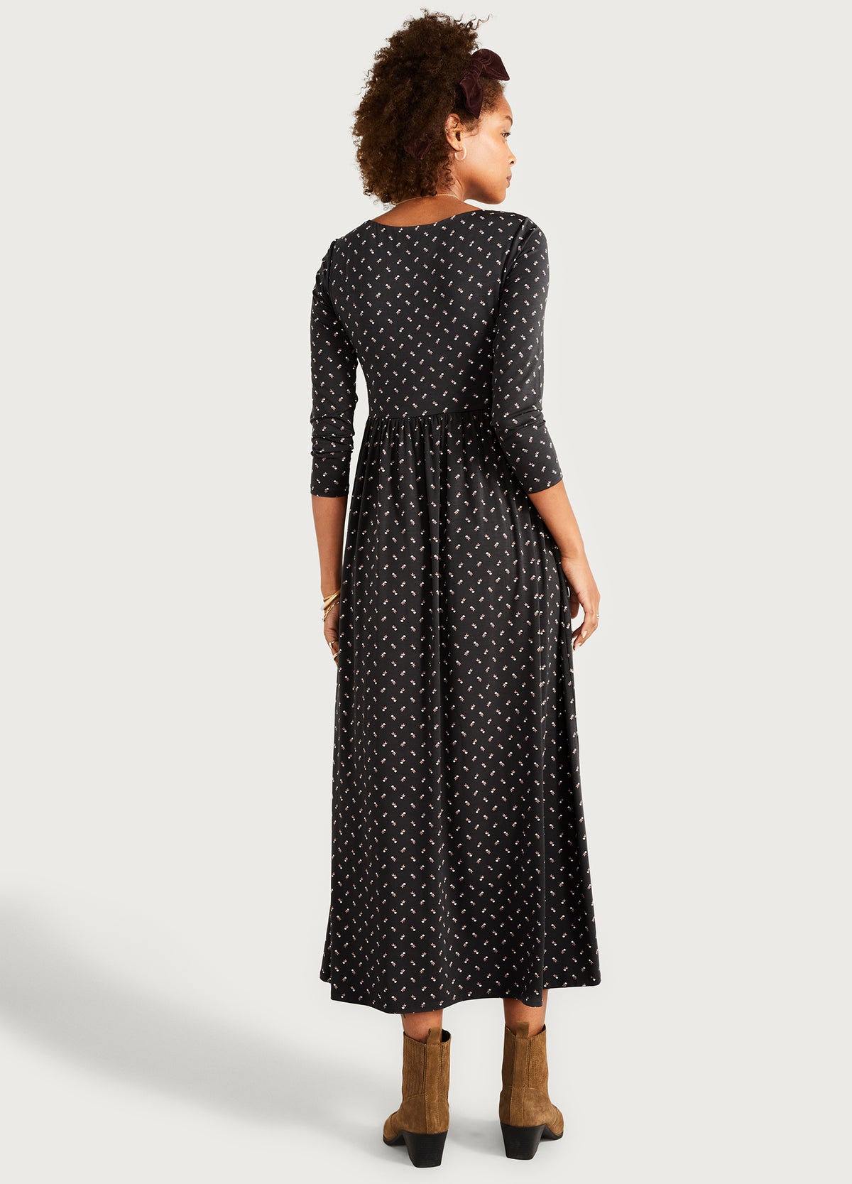 color:black rose multi